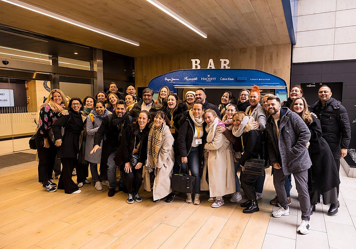 Personal de Fund Grube en las oficinas de AWWG.