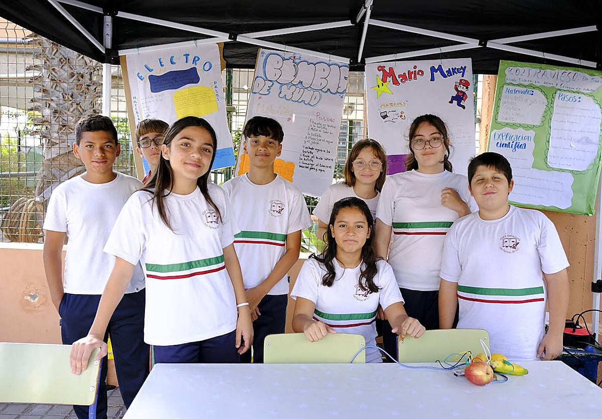 Imagen principal - Alumnado de 6ºB, probando los proyectos y recepción a madres y padres.
