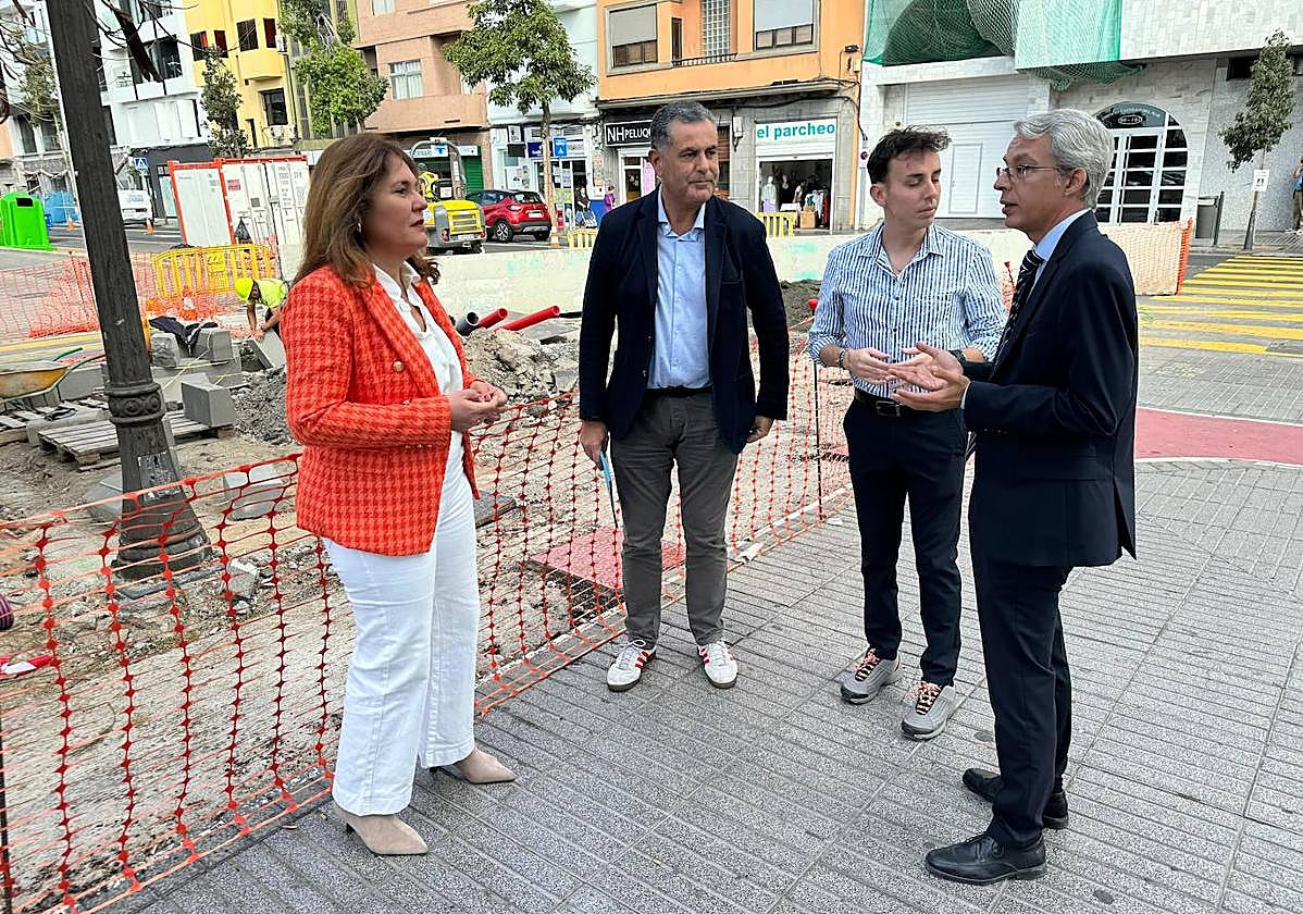 Concejales del Partido Popular en Las Palmas de Gran Canaria junto al tramo de Juan Rejón.