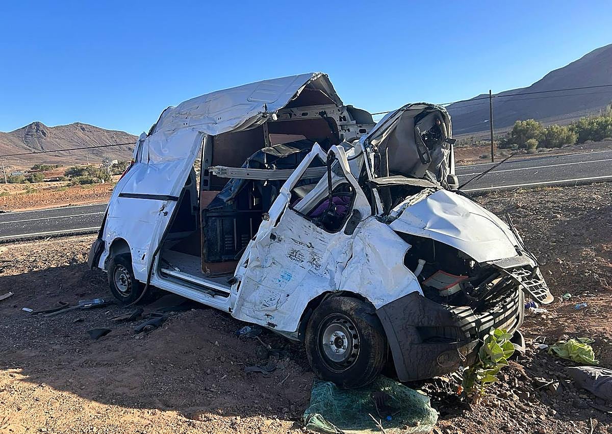 Imagen secundaria 1 - Grave accidente en Fuerteventura: 10 heridos, dos graves, tras chocar una guagua frontalmente con dos coches