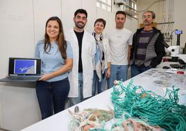 De izqda. a dcha, los investigadores del grupo OpenPLAS Daura Vega, David Gutiérrez, Elsa María Rodríguez, Álvaro Cubas y Francis Machín.