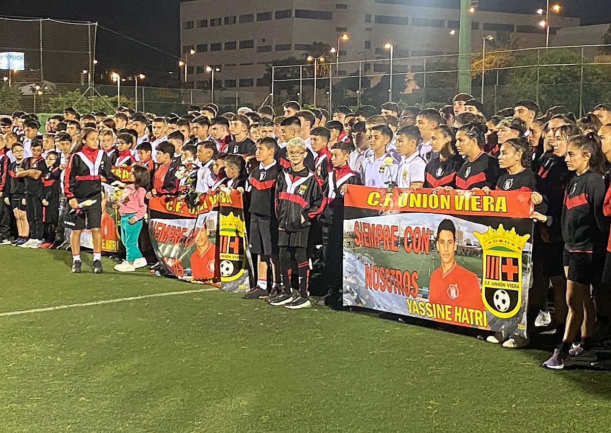 Imagen secundaria 1 - Imágenes emotivas de un acto especial en honor a Yassine.