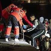 La llegada de pateras se frena en marzo pero con datos aún «disparados»