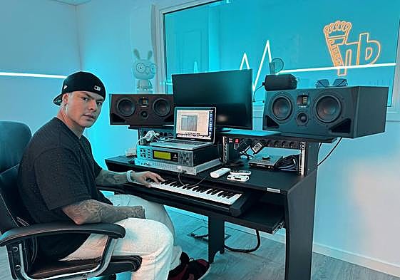 El artista colombiano Carlos Feria.