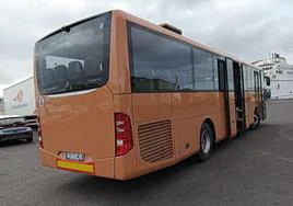 Guagua descargada en el puerto del Arrecife.