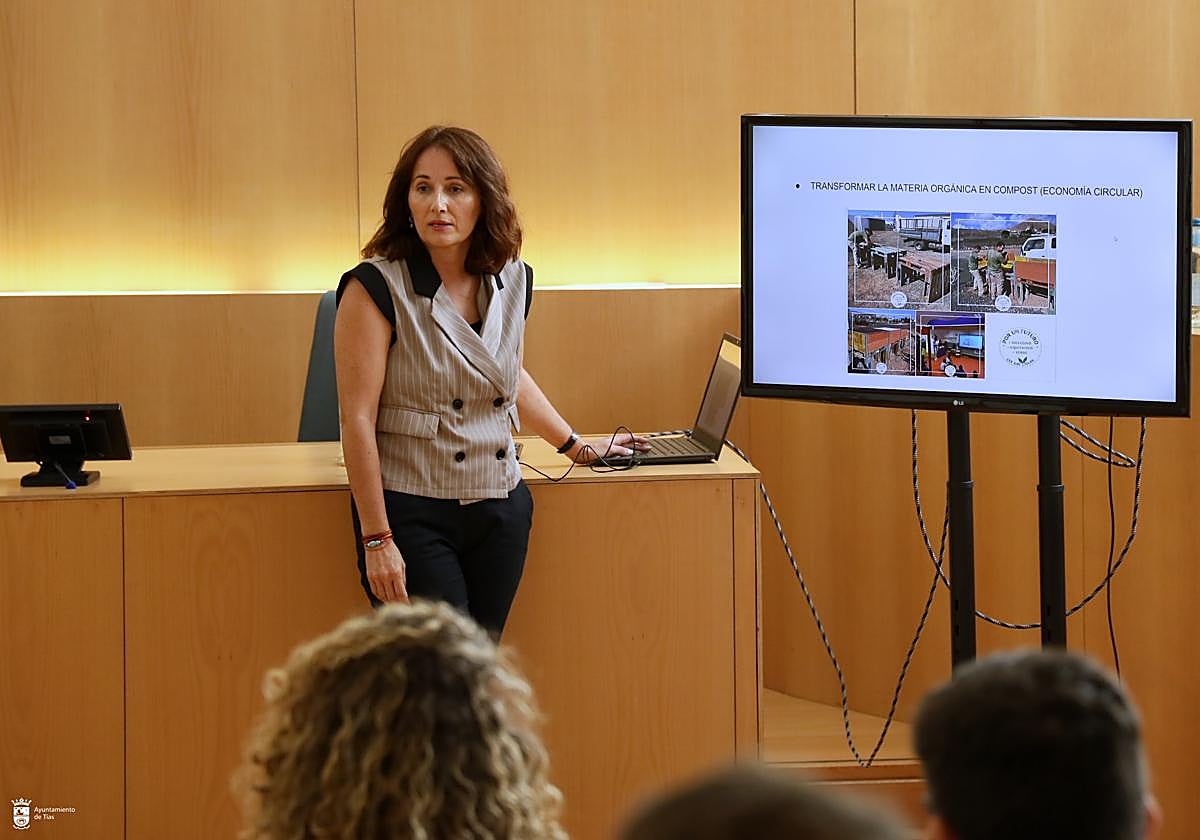 Explicaciones de la estrategia a seguir en el municipio de Tías.