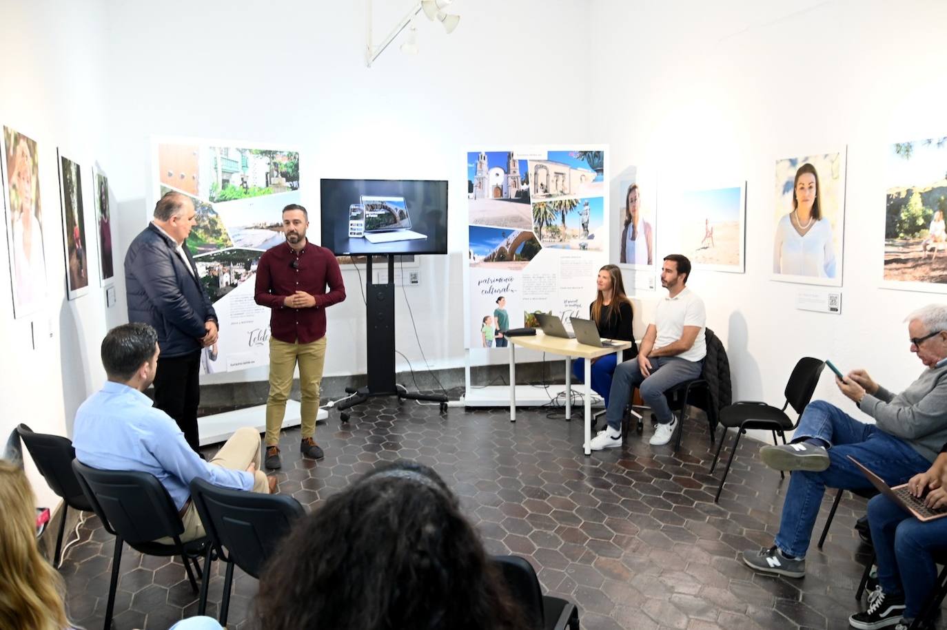 El alcalde Juan Antonio Peña y el concejal Juan Martel presentaron la nueva plataforma digital.