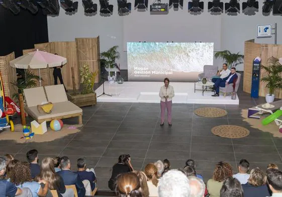 Onalia Bueno, durante la presentación en el Centro Polivalente de Arguineguín.