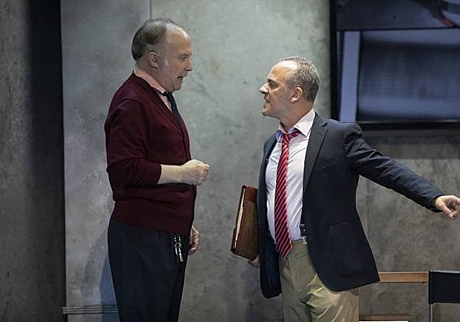 Luis Bermejo y Javier Gutiérrez, en 'El traje'.