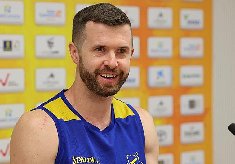 John Shurna, interior amarillo del Dreamland Gran Canaria