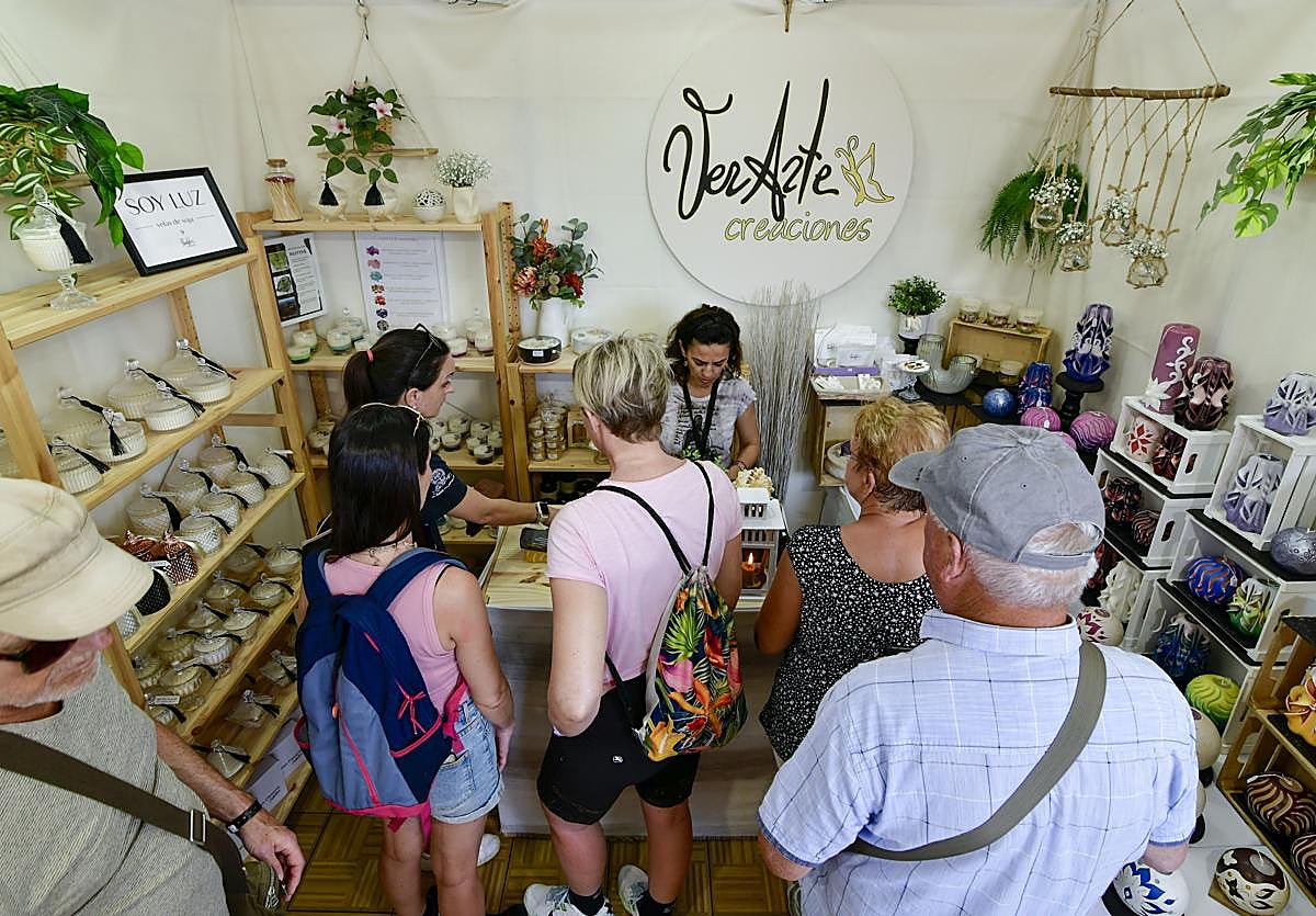 Uno de los puestos de la Feria de Artesanía Gran Canaria Primavera Sur.