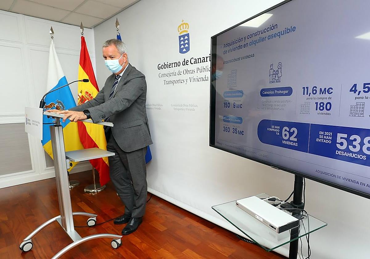Sebastián Franquis, en la rueda de prensa que ofreció para hacer balance de su primer año como consejero autonómico.