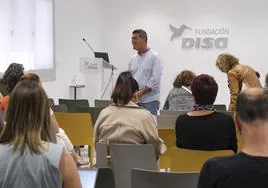 Raúl Saavedra en un momento de la presentación del estudio en la sede de la Fundación Disa.