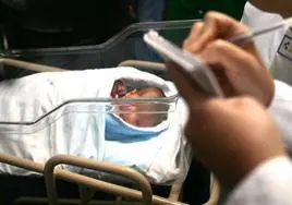 Foto de archivo de un neonato en el hospital general de Lanzarote José Molina Orosa.