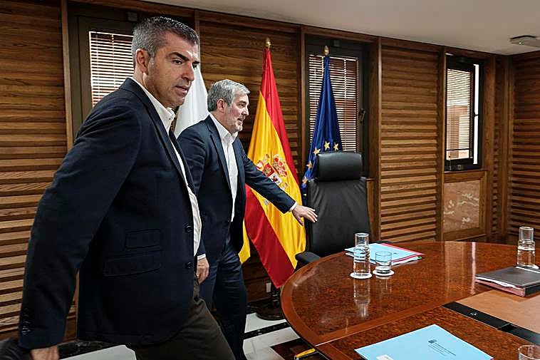 Fernando Clavijo y Manuel Domínguz, a su llegada al Consejo de Gobierno de este lunes.