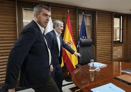 Fernando Clavijo y Manuel Domínguz, a su llegada al Consejo de Gobierno de este lunes.