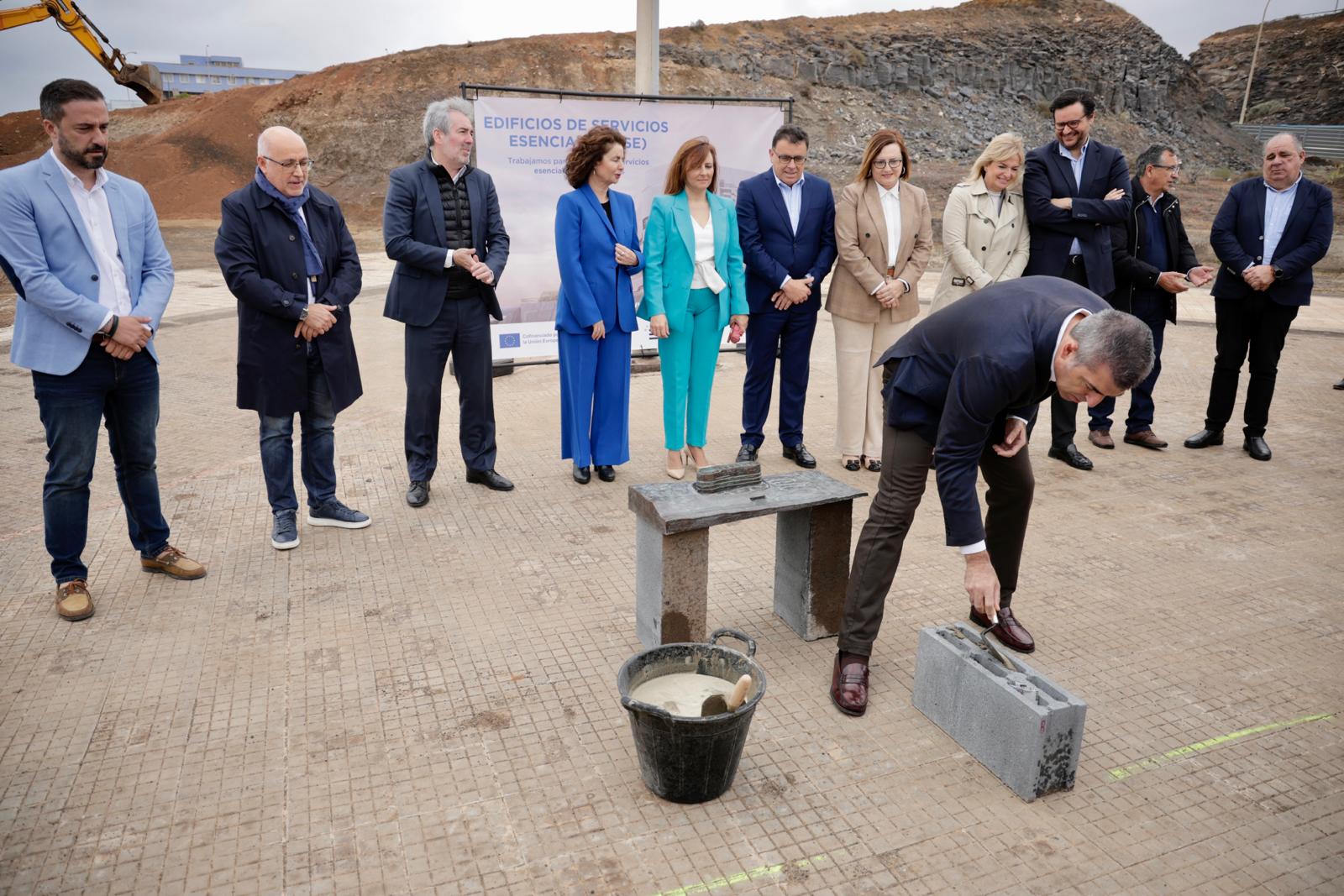 Clavijo da comienzo a las obras del edificio de Servicios Esenciales en Jinámar