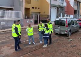 Visita a los barrios de Ingenio para evaluar el estado de las calles tras el paso de la DANA.