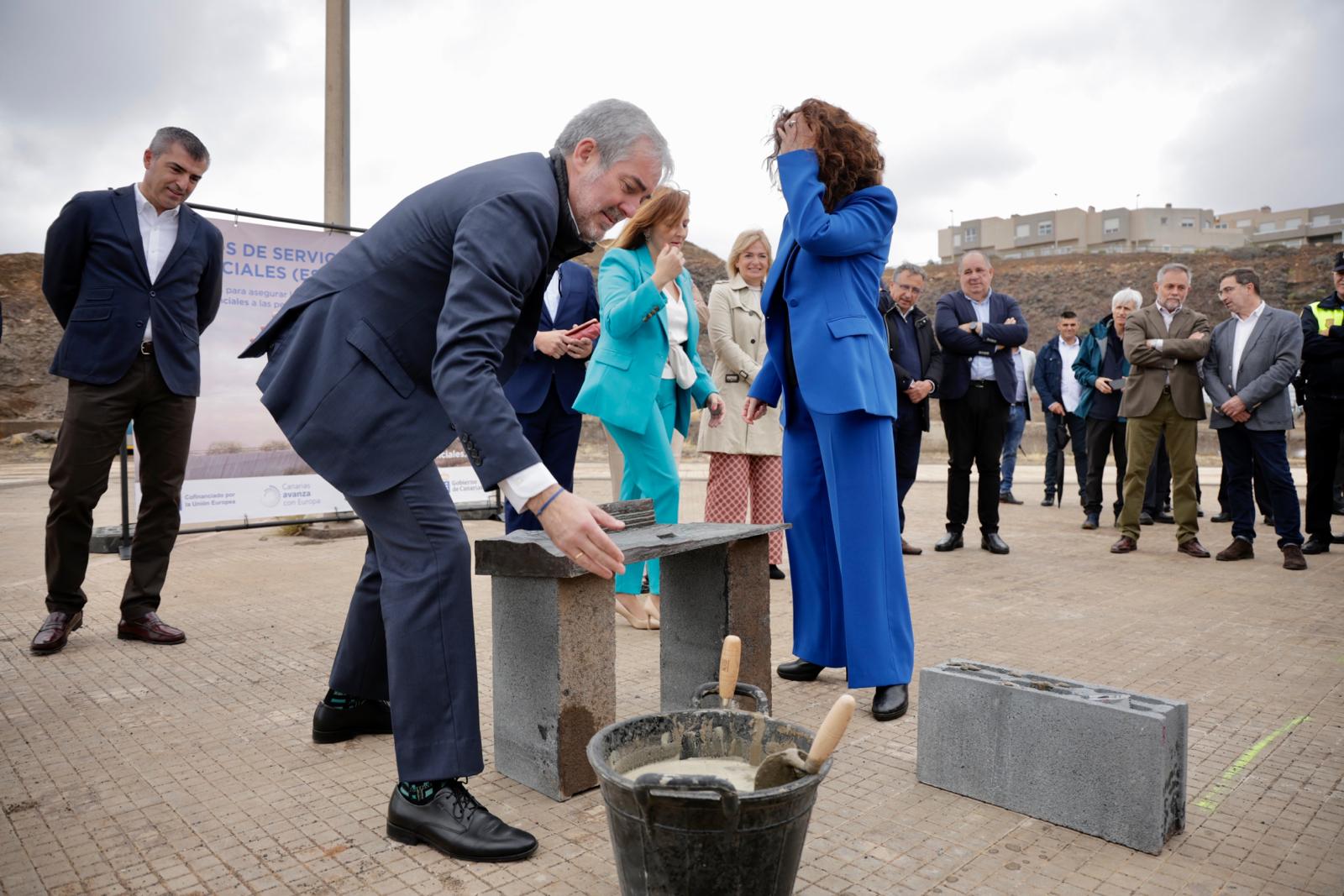 Clavijo da comienzo a las obras del edificio de Servicios Esenciales en Jinámar
