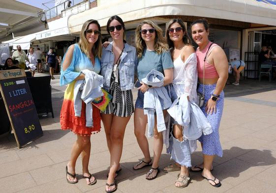 Un grupo de amigas llegadas de Málaga disfruta del sur de Gran Canaria.