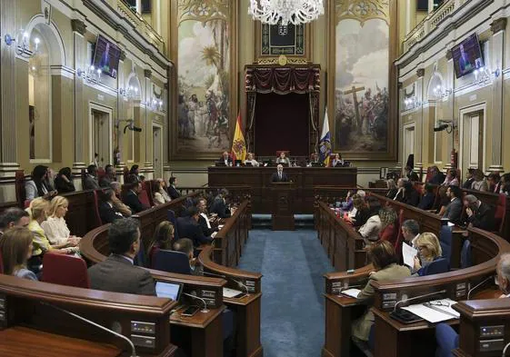 Imagen de archivo de una sesión del pleno del Parlamento de Canarias.