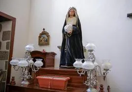 En la foto, la imagen de la Dolorosa aún con el trono aún sin adornar.