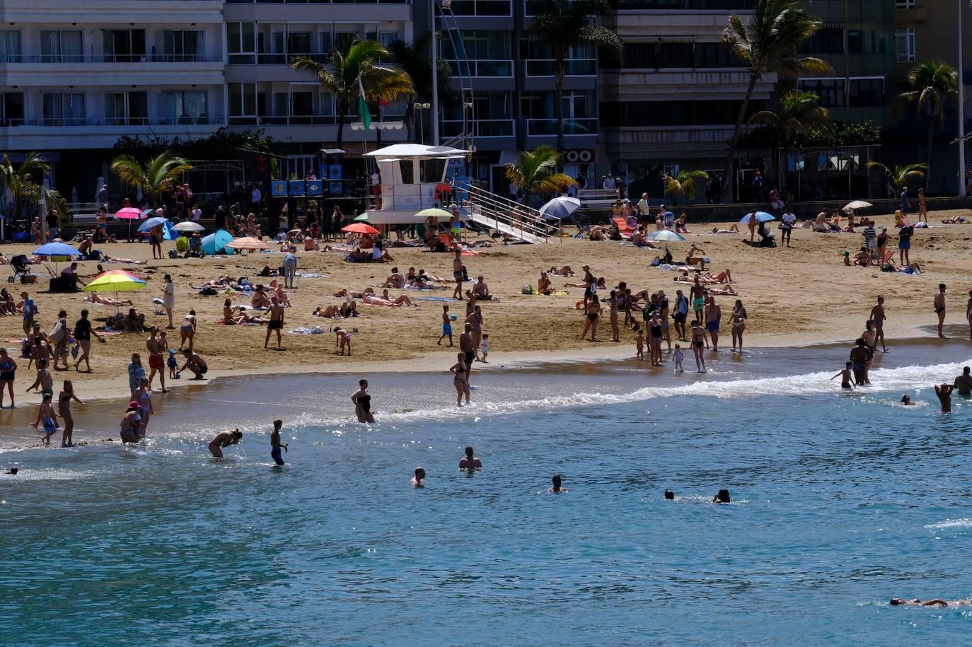 Playa, compras y paseos por la capital grancanaria este Jueves Santo