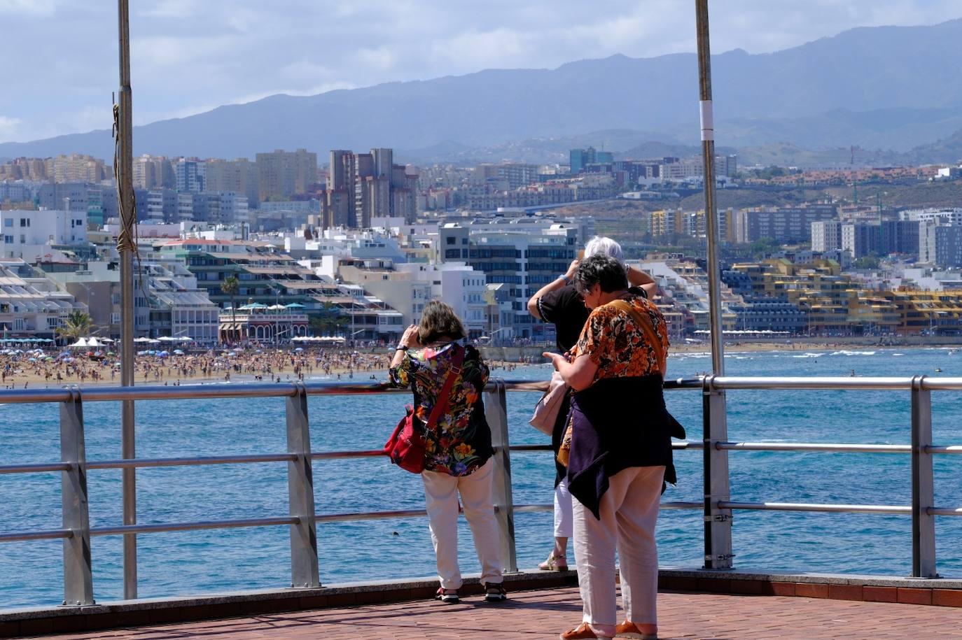 Playa, compras y paseos por la capital grancanaria este Jueves Santo