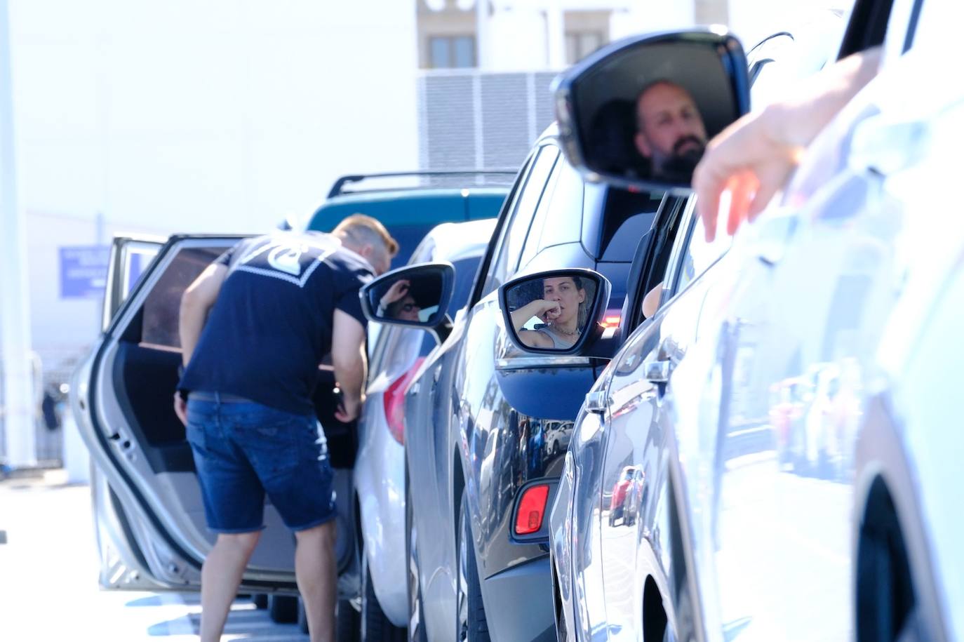 El inicio de las vacaciones de los canarios en Semana Santa, en imágenes