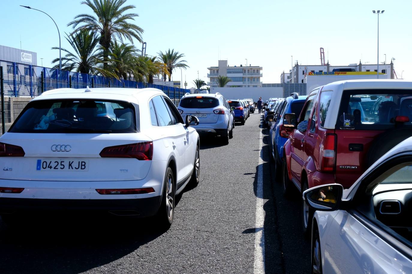 El inicio de las vacaciones de los canarios en Semana Santa, en imágenes