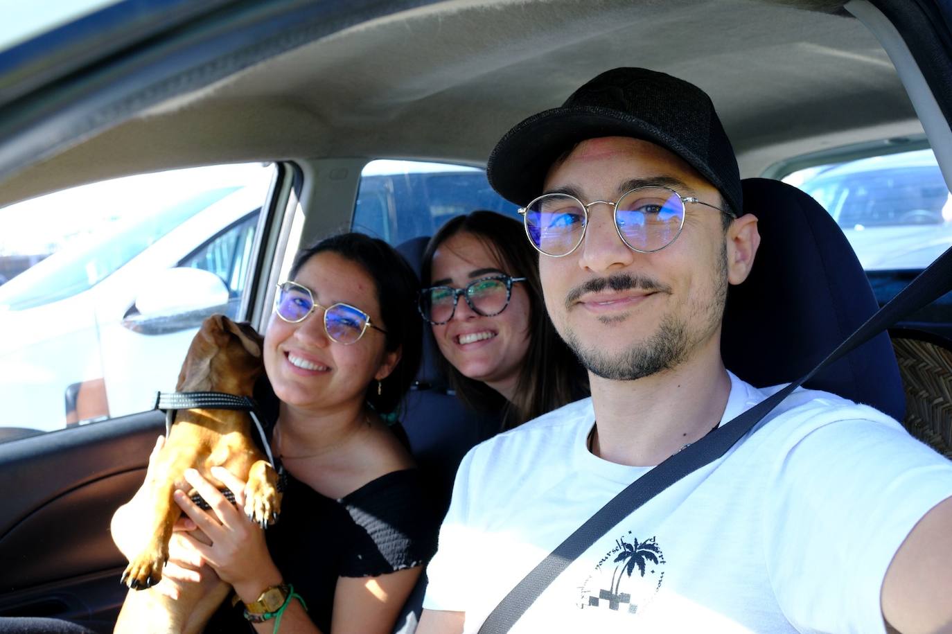 El inicio de las vacaciones de los canarios en Semana Santa, en imágenes