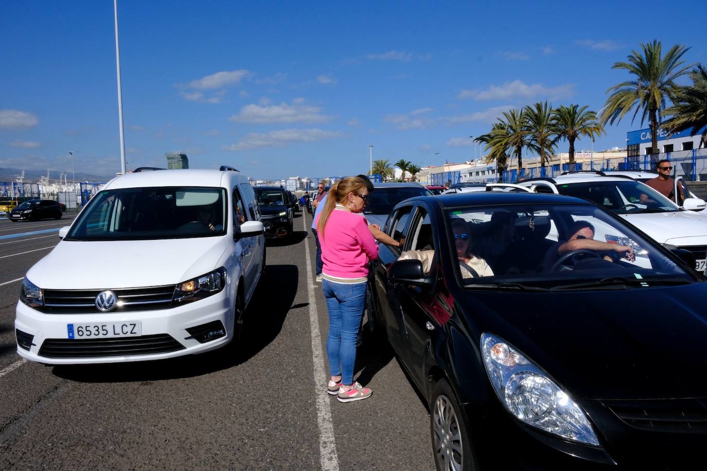 El inicio de las vacaciones de los canarios en Semana Santa, en imágenes