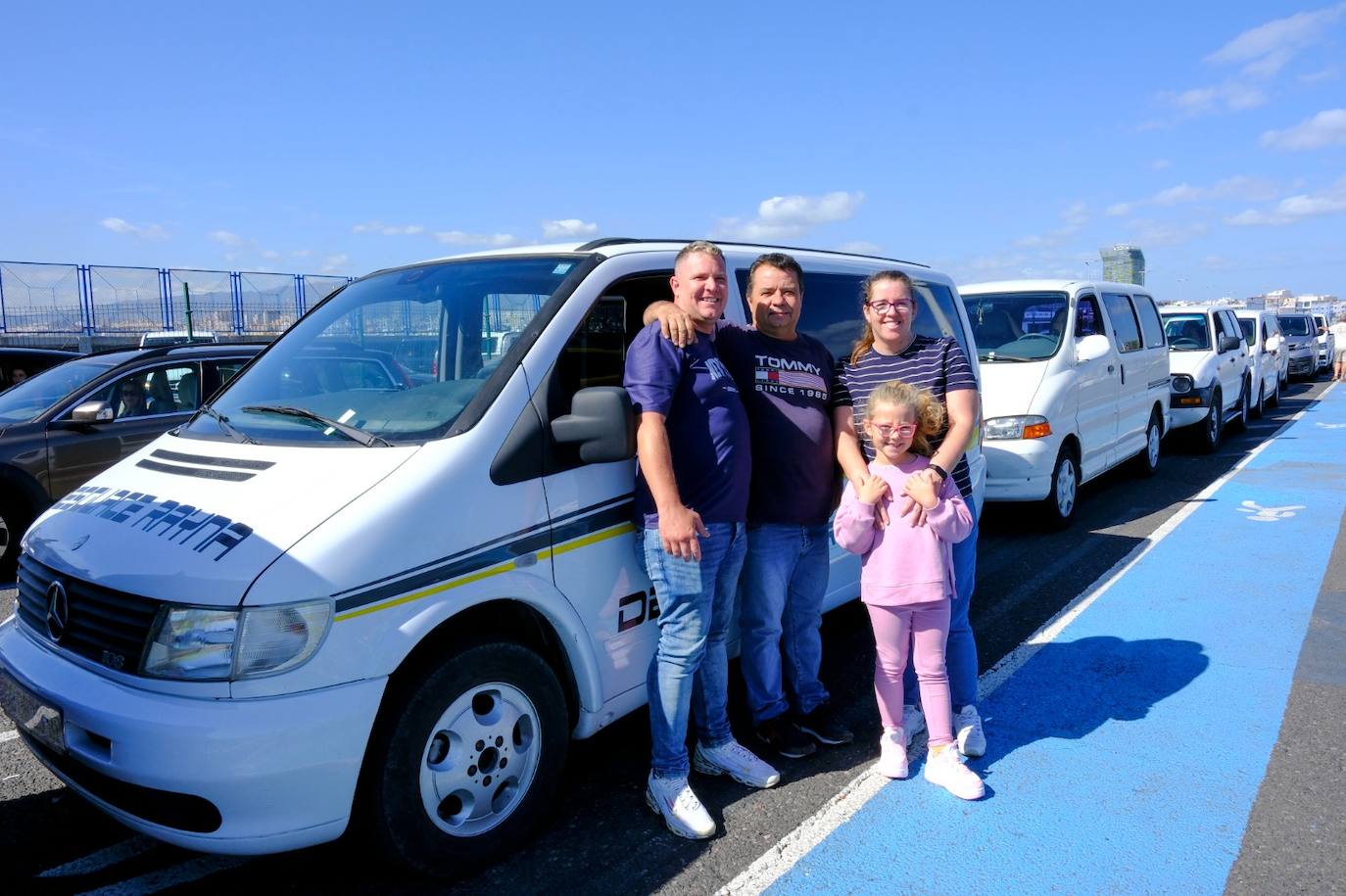 El inicio de las vacaciones de los canarios en Semana Santa, en imágenes