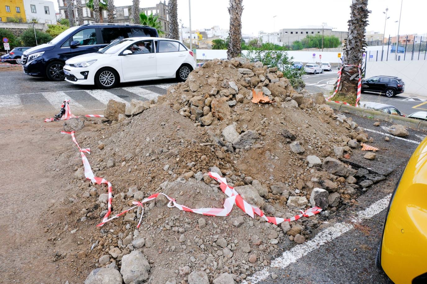 Obras en el recinto ferial de Arucas para localizar la avería