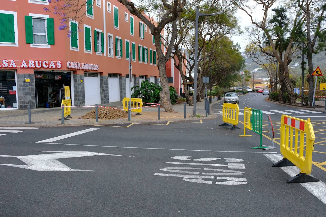 Obras en el recinto ferial de Arucas para localizar la avería