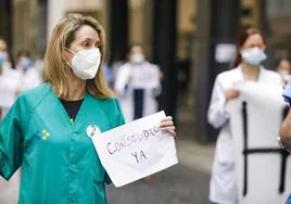 Imagen de una protesta de los médicos temporales en 2020 en el hospital Doctor Negrín.