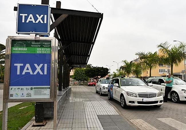 Una de las paradas de este servicio de transporte público en Mogán.