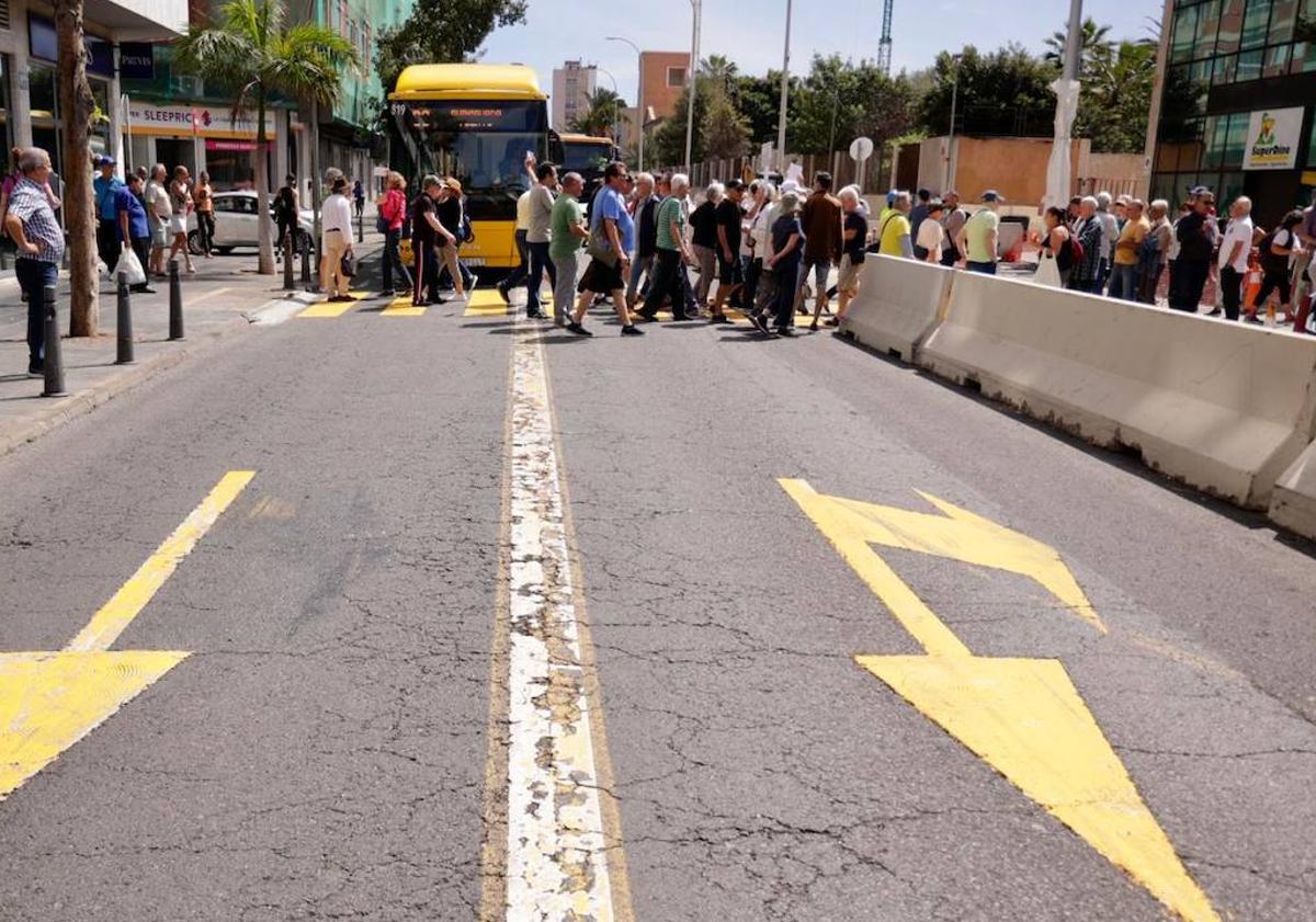Imagen principal - Distintos momentos de la protesta.