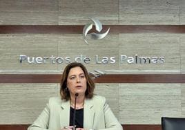 La presidenta de la Autoridad Portuaria de Las Palmas, Beatriz Calzada, tras el Consejo de Administración celebrado hoy.