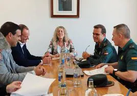 El alcalde de Agüimes, Óscar Hernández, (a la izquierda) se reunió este jueves con la subdelegada del Gobierno en la provincia de Las Palmas, Teresa Mayans