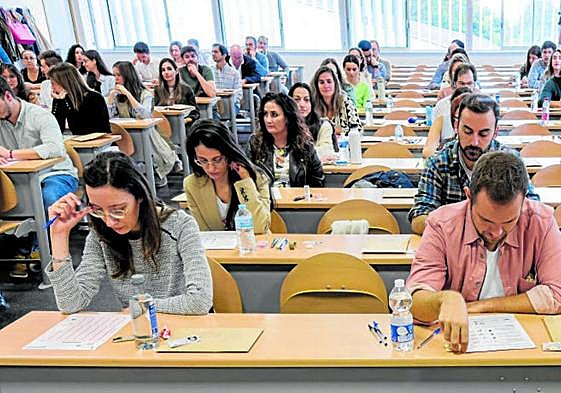 Imagen de archivo de personal médico opositando a una plaza de facultativo.