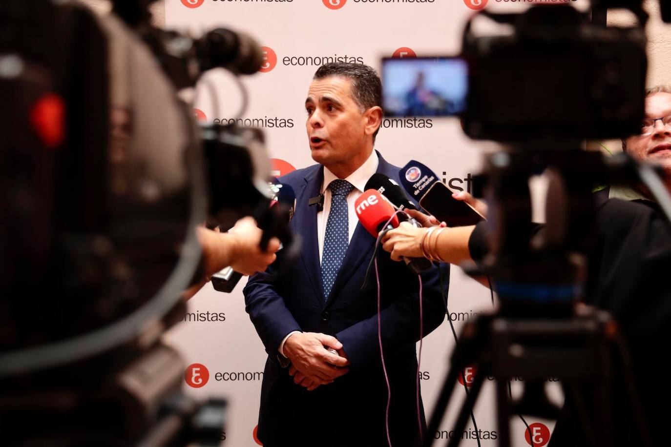 La presentación del informe &#039;El turismo de Canarias: un multimodelo a revisión&#039;, en imágenes