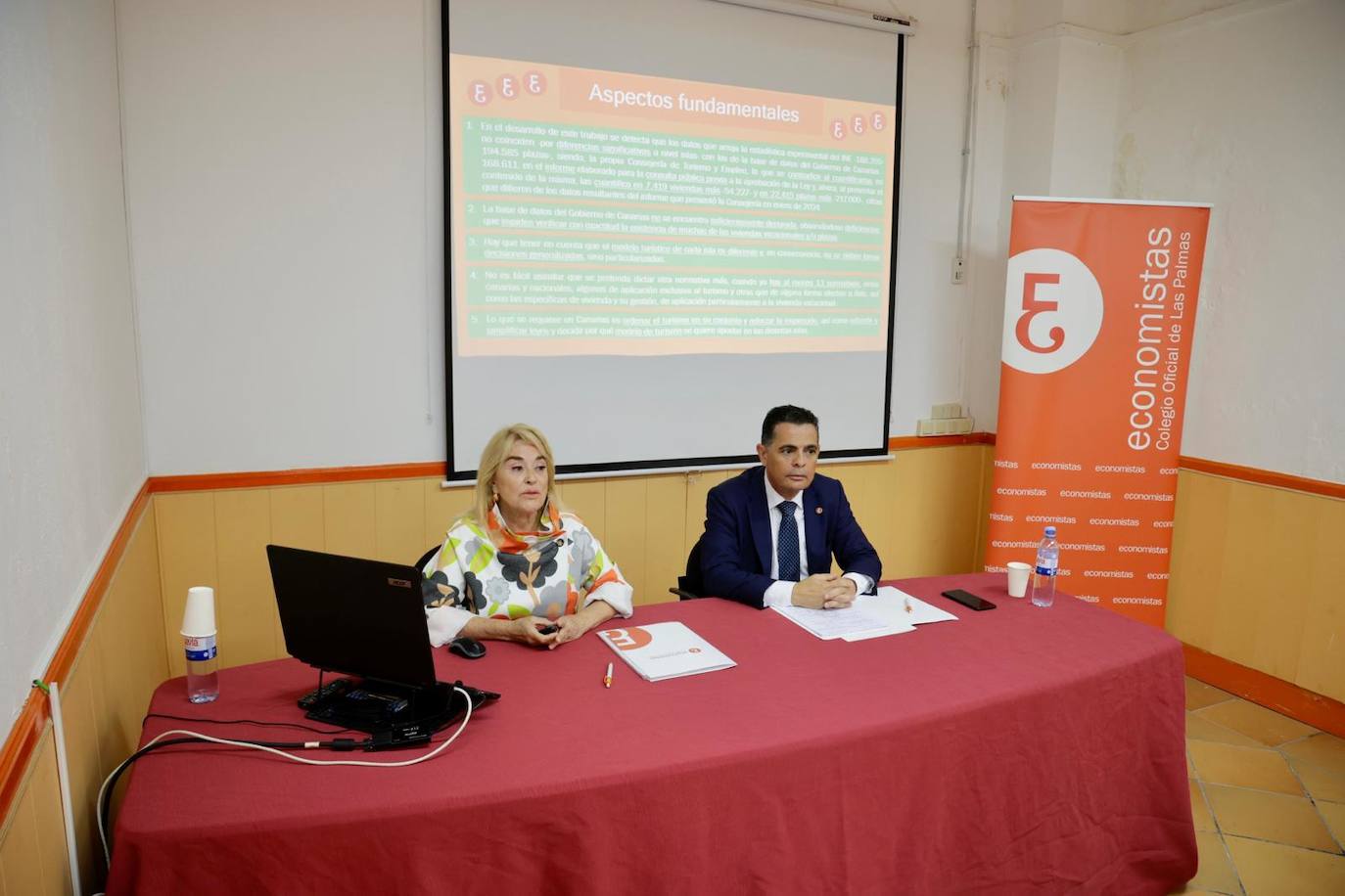 La presentación del informe &#039;El turismo de Canarias: un multimodelo a revisión&#039;, en imágenes