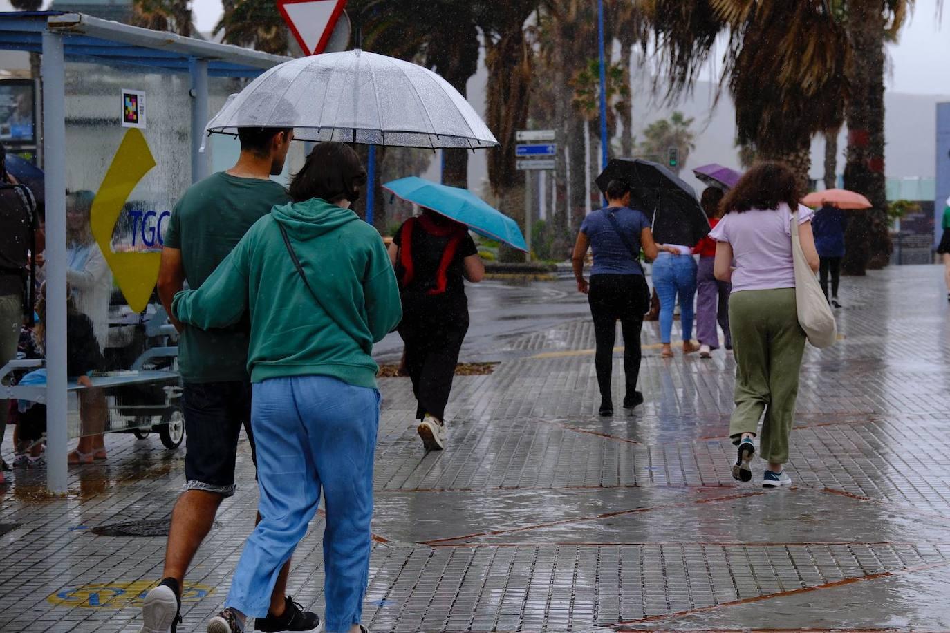 Lluvia inesperada en la capital grancanaria