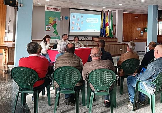 Acto de constitución del Consejo de Barrio de Montaña de Amagro en la sede social de El Bermejal.