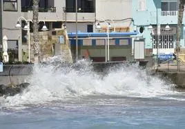 Fuerte oleaje este miércoles en Las Palmas de Gran Canaria.