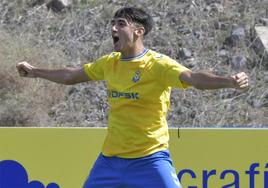 Pau Ferrer celebra uno de sus goles en la presente campaña.