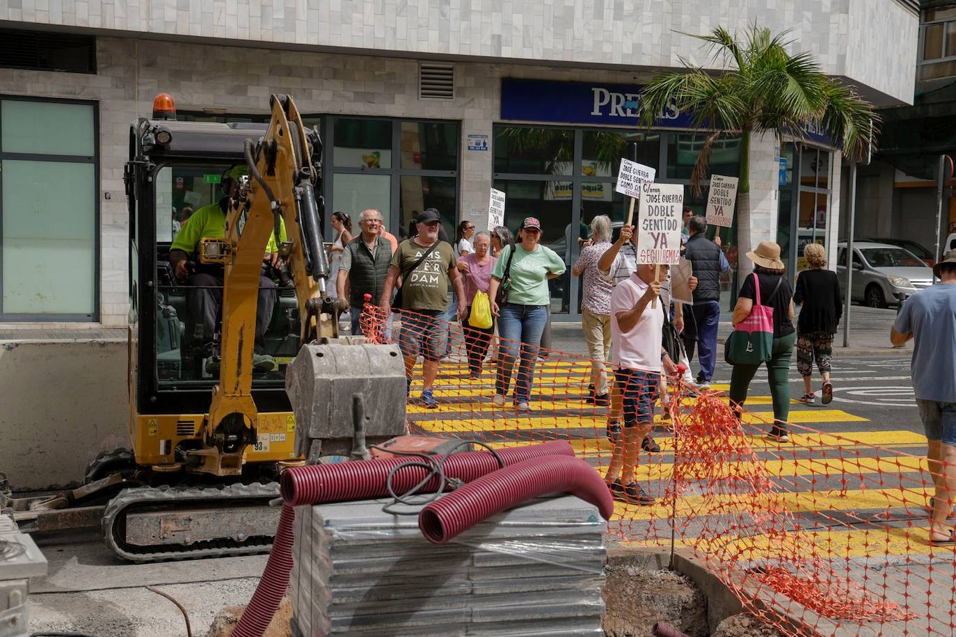 La Isleta reivindica el doble sentido de la calle José Guerra
