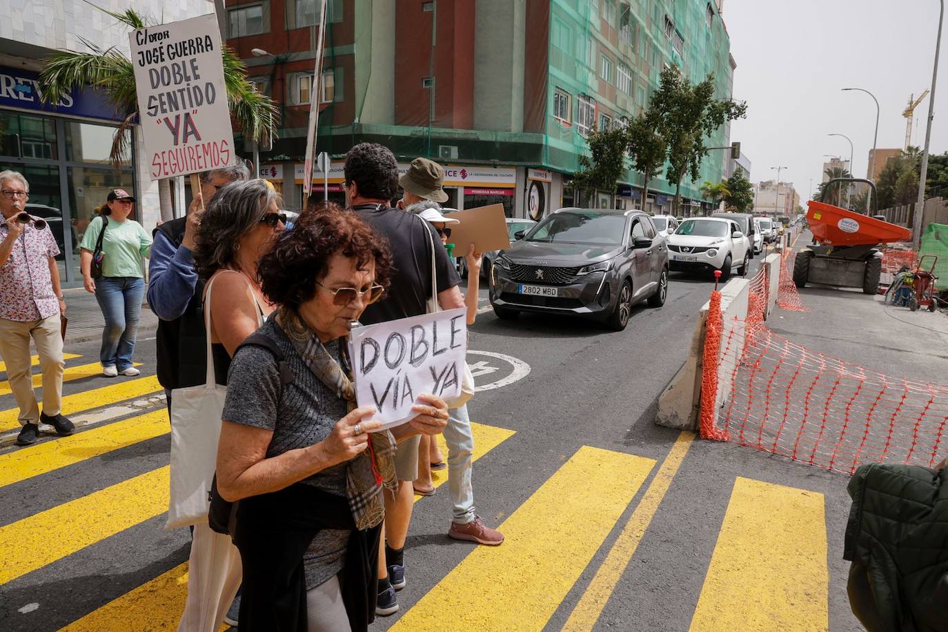 La Isleta reivindica el doble sentido de la calle José Guerra