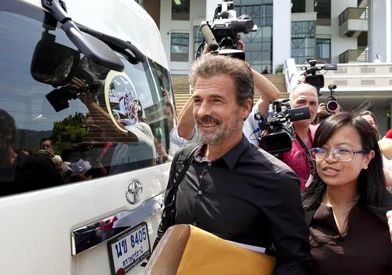 El actor Rodolfo Sancho, padre de Daniel Sancho, a la salida del tribunal de Samui, en Tailandia.
